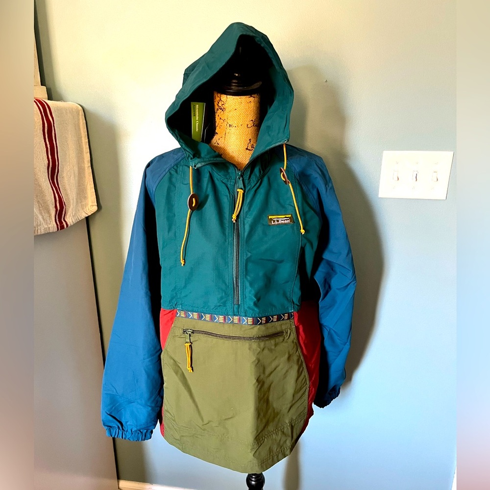 BRAND NEW LL BEAN Women’s mountain classic! Still sells on site!!